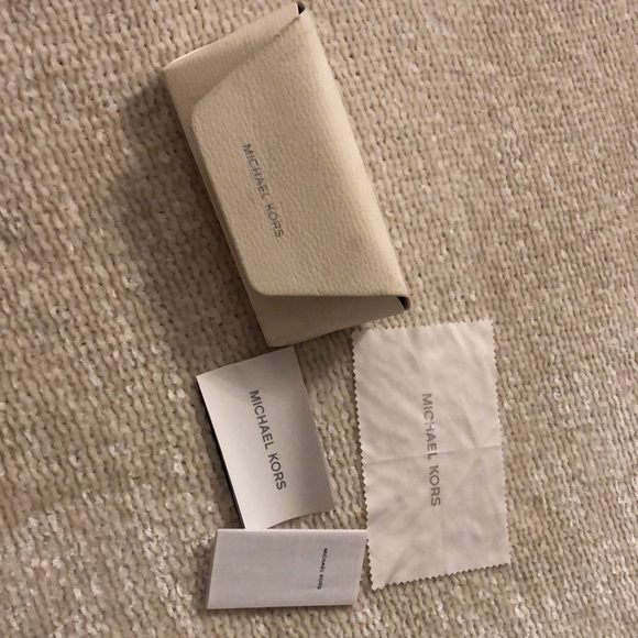 Barely worn authentic Michael Kors sunglasses - Picture 10 of 12